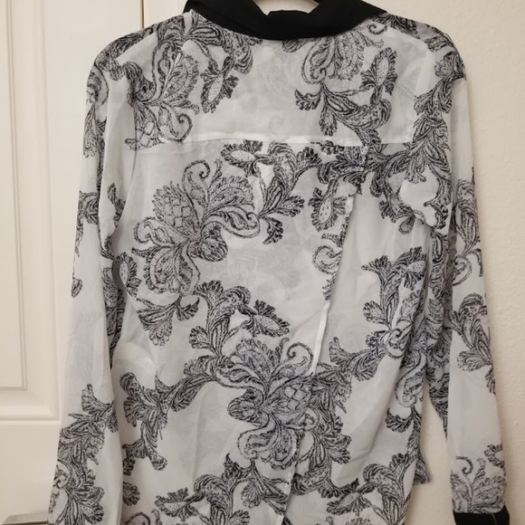 NWT Kenneth Cole 'Kristen' Paisley B&W Blouse (S) - Picture 4 of 5